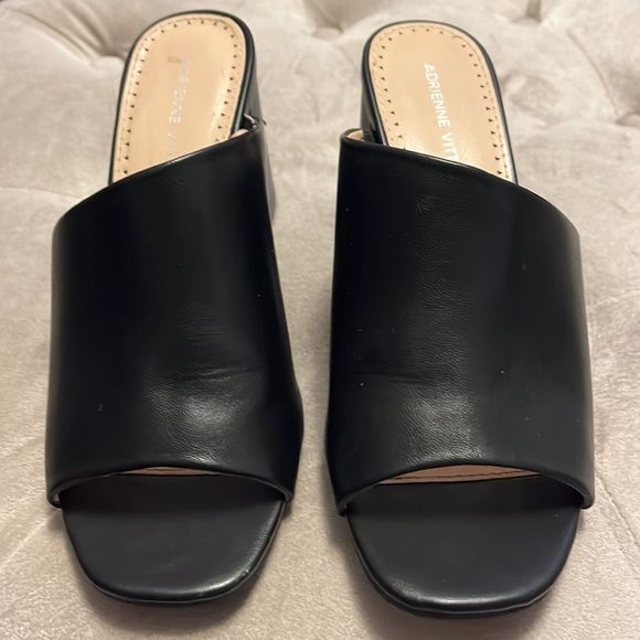 Adrienne Vittadini, black block heel asymmetrical style shoe - Picture 2 of 7